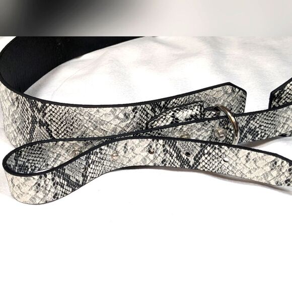 Faux Reptile Skin Black and Grey Buckled Fashion Belt Size 18/20 - Picture 4 of 6